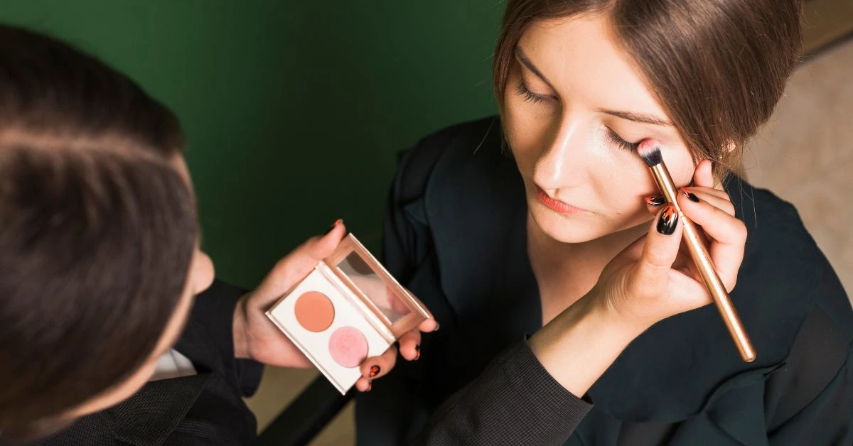 A beginner-friendly eyeshadow tutorial banner showcasing makeup tools,